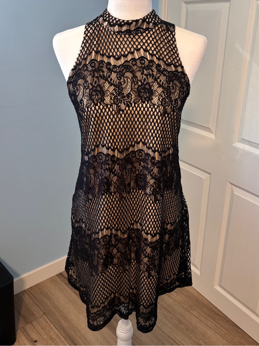Xhilaration black & tan lace layover floral geometric patterned halter dress